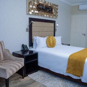 Q'S Boutique Stay